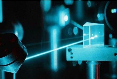 Introduction to the Spectral Transmittance of Quartz Plates